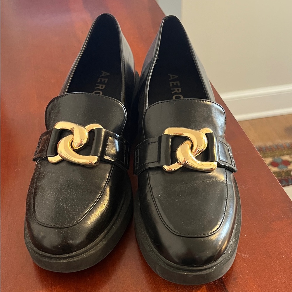 AEROSOLES Black Flats with Gold Chain Detail